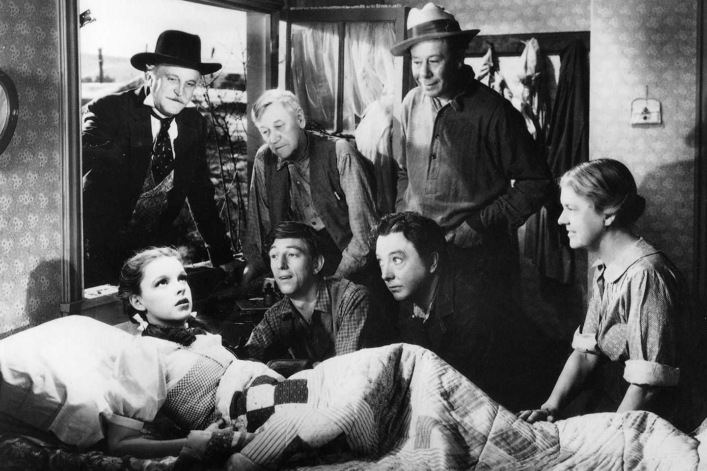 Scene from Wizard of Oz starring Judy Garland